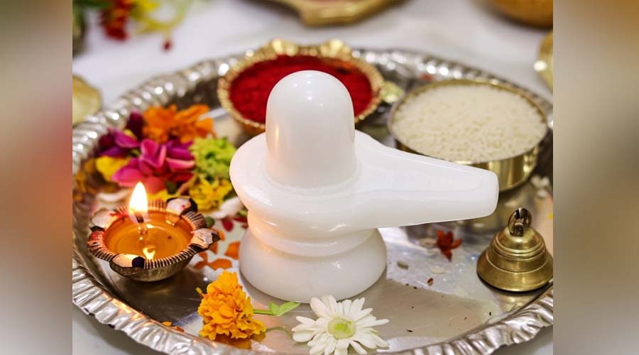 Guru Pradosh 2026: 8 अक्टूबर को ऐसे करें महादेव की पूजा, शिवलिंग पर अर्पित करें ये 5 चीजें