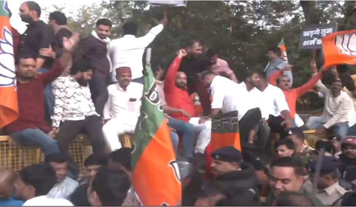 खड़गे के बयान पर BJP का विरोध, भोपाल में कांग्रेस कार्यालय की ओर निकाला मार्च; नेताओं ने की टिप्पणी की निंदा