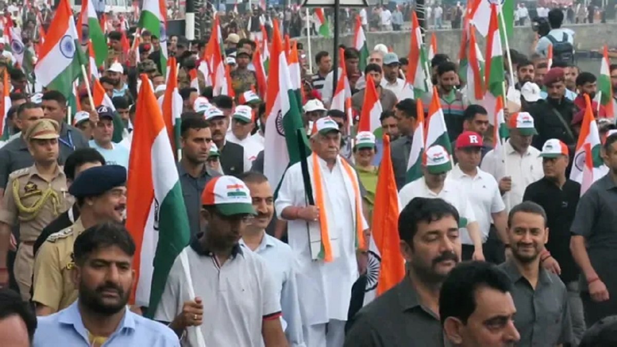 JKLH की Gen Z ने जम्मू में तिरंगा कैंपेन किया शुरू, बहू प्लाजा पर सिंबॉलिक प्रोटेस्ट