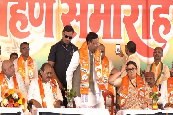 UP चुनाव 2027 से पहले सपा को बड़ा झटका, तीन बागी विधायक BJP में हुए शामिल
