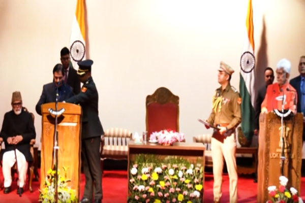 जम्मू-कश्मीर में उमर अब्दुल्ला कैबिनेट का विस्तार, उपराज्यपाल ने 4 नए मंत्रियों को दिलाई शपथ