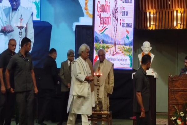 AI के जमाने में भी गांधी के आदर्श काम के हैं: LG सिन्हा