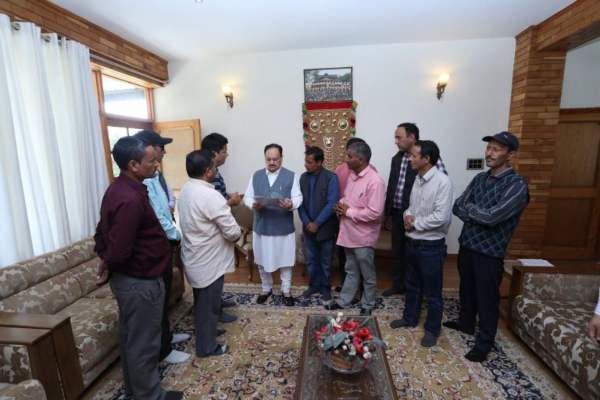 कुल्लूः TET प्रभावित शिक्षा मोर्चा ने स्वास्थ्य मंत्री जेपी नड्डा से की मुलाकात, अध्यादेश लाने की उठाई मांग
