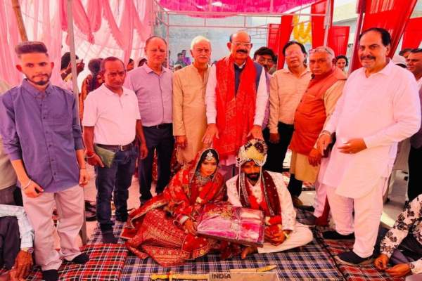 जालंधर: कैबिनेट मंत्री मोहिंदर भगत ने नवविवाहित जोड़ों को दिया आशीर्वाद, गृहस्थी का सामान किया भेंट