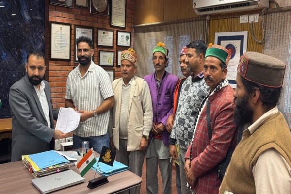 कुल्लू दशहरा से पहले नेहरू पार्क की सफाई की मांग, देवी-देवताओं के हरियानों ने DC से की मुलाकात