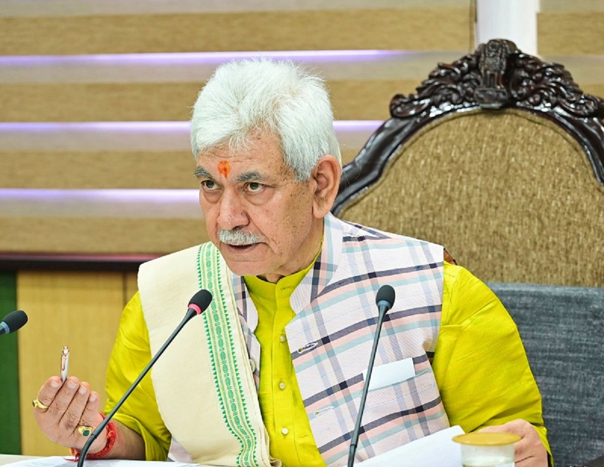 LG सिन्हा ने ‘जुबान तो खोलो, नज़र तो मिलाओ’ के साथ कश्मीर के दर्दनाक अतीत को किया याद