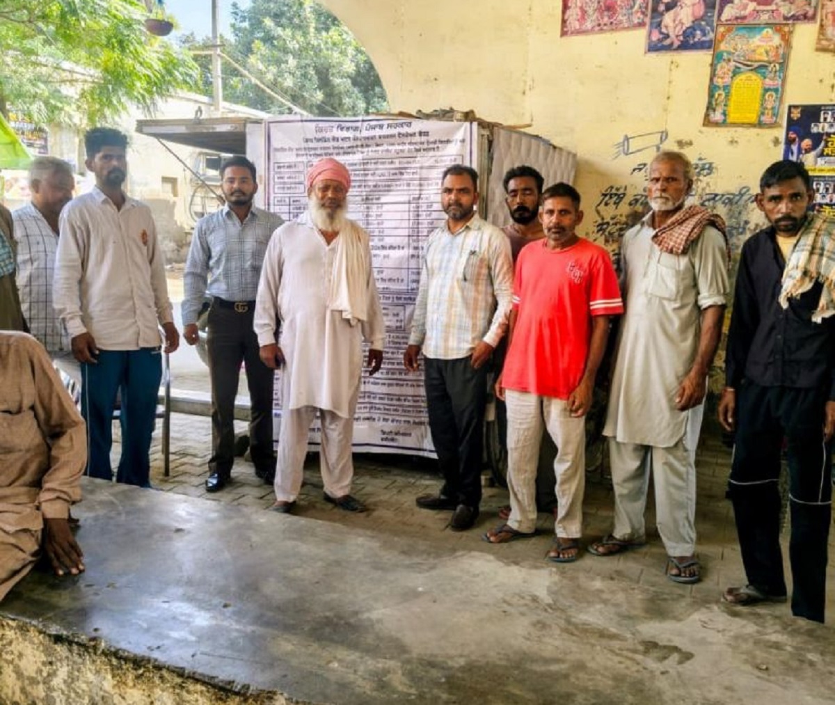 लेबर डिपार्टमेंट ने कंस्ट्रक्शन वर्कर्स को वेलफेयर स्कीम्स के बारे में अवेयर करने के लिए लगाया कैंप