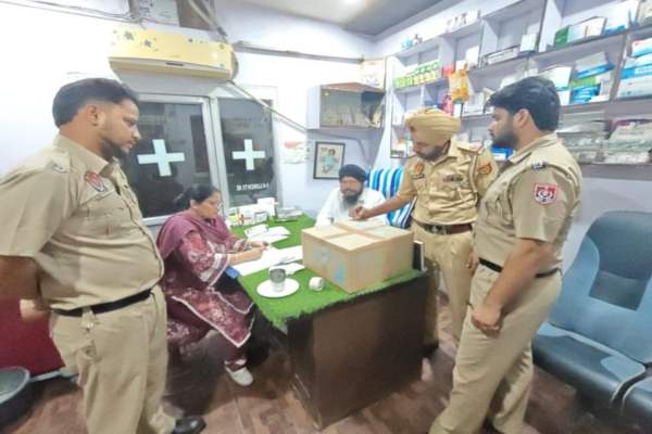 लुधियाना: मिशन जीवनी के तहत मेडिकल स्टोर की जांच, 12 हजार रुपये की दवाइयां जब्त
