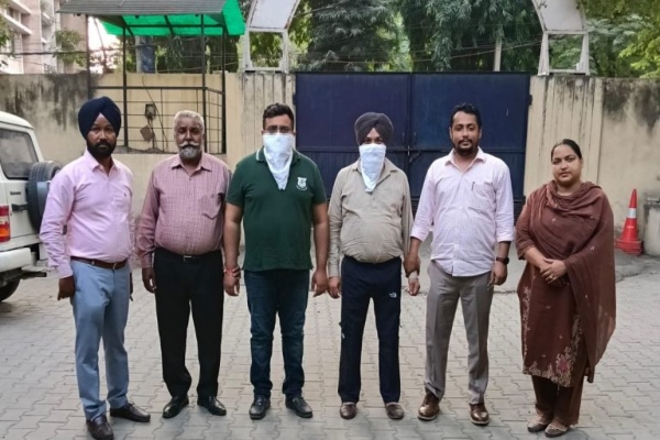 पटवारी और उसके एजेंट को विजिलेंस ने 4,000 रुपये की रिश्वत लेते हुए रंगे हाथों पकड़ा