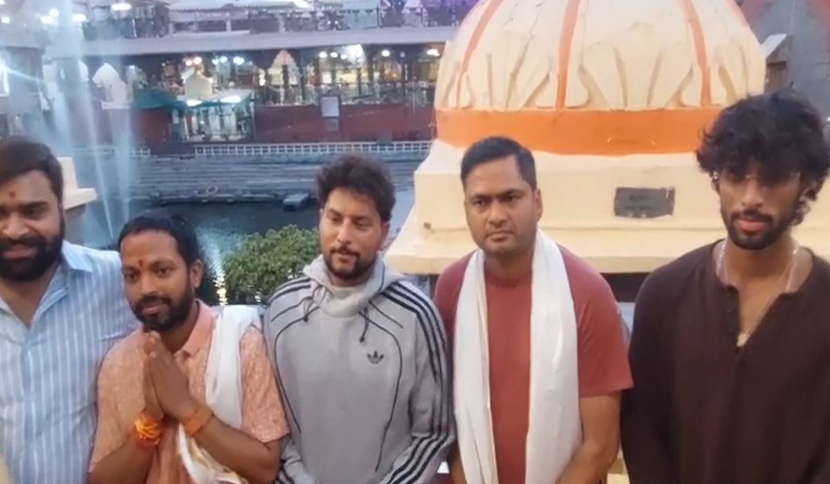 जीत के बाद महाकाल की शरण में पहुंचे कुलदीप-तिलक, कहा- मिलती है खुशी