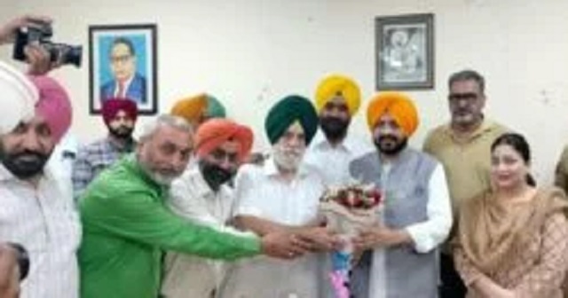 एशिया की सबसे बड़ी मंडी में धान की खरीद मुकम्मल, मंत्री तरुणप्रीत सिंह सौंद ने अधिकारियों के साथ की समीक्षा बैठक