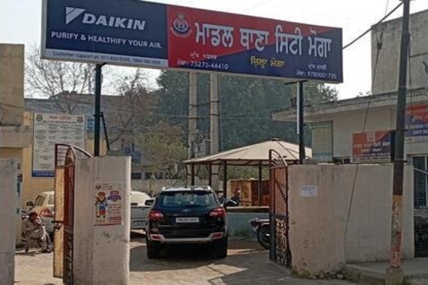मोगा: ट्रक यूनियन में वाहनों से तार चोरी करते 3 युवक गिरफ्तार