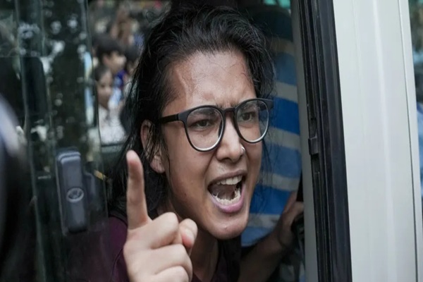 पीस बॉन्ड पर नहीं करूंगी साइन…  हाईकोर्ट से याचिका खारिज होने के बाद भी नेहा बोरा का इनकार