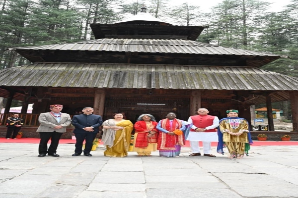 राष्ट्रपति मुर्मु ने किया अटल टनल का दौरा, हिडिंबा मंदिर में की पूजा-अर्चना