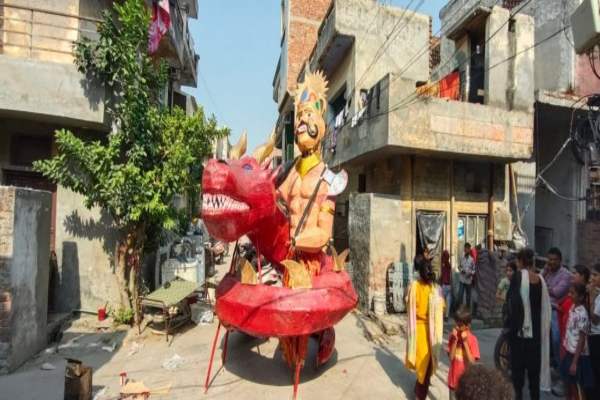 जालंधर: दशहरे पर आकर्षण का केंद्र बनें अनोखे रावण के पुतले