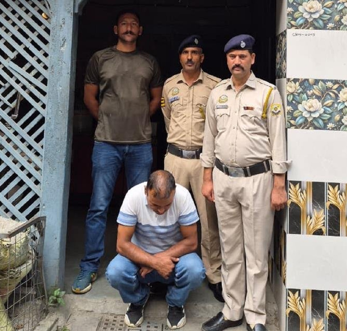 रोहड़ू पुलिस ने उद्घोषित आरोपी को किया गिरफ्तार, दो मामलों में भुगतेगा छह-छह माह की सजा