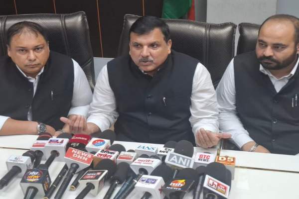 मजीठिया मानहानि केस में लुधियाना कोर्ट पहुंचे संजय सिंह, 10 नवंबर को होगी अगली सुनवाई