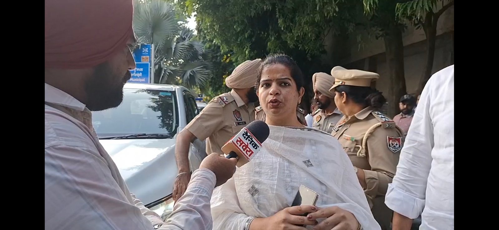 सफाई कर्मचारियों की नियुक्ति पर भिड़े पार्षद और अधिकारी