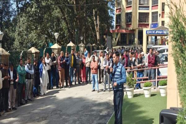 विश्वविद्यालय की स्वायत्तता की मांग को लेकर कुलपति से मिला HPUTWA का प्रतिनिधिमंडल