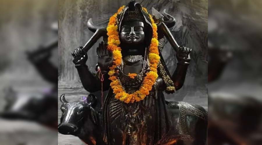 Shanivar Ke Upay: शनिवार को इन 3 जगहों पर जलाएं दीपक, सुख-समृद्धि के लिए माना जाता है शुभ