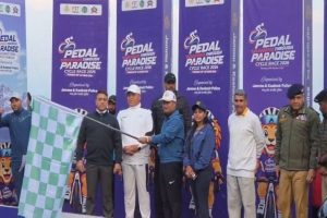 ‘पेडल थ्रू पैराडाइज’ कश्मीर में बढ़ती फिटनेस जागरूकता को दर्शाता है: एडीजीपी