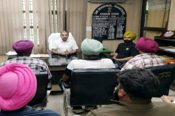 तरनतारन में पराली जलाने पर रोक के लिए अभियान तेज, किसानों से बेलर और कृषि मशीनरी अपनाने की अपील
