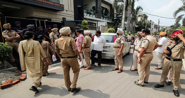चंडीगढ़ पुलिस ने एंटी-ड्रग ड्राइव में 213 लोगों को किया गिरफ्तार, 879 को हिरासत में लिया; 173 FIR दर्ज की
