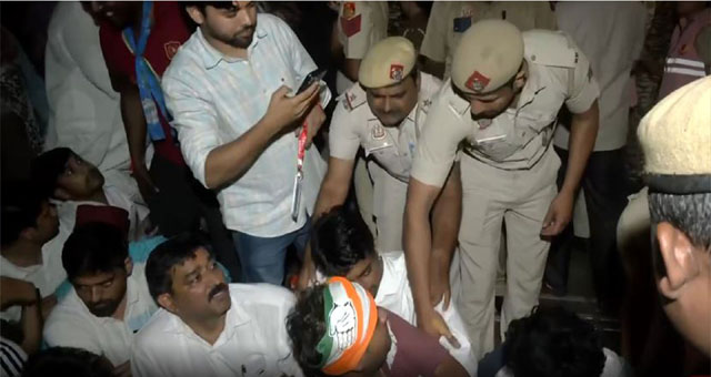 इंडिया गेट पर विरोध-प्रदर्शन के दौरान दिल्ली पुलिस ने अंकिता भंडारी के माता-पिता और कांग्रेस नेताओं को हिरासत में लिया