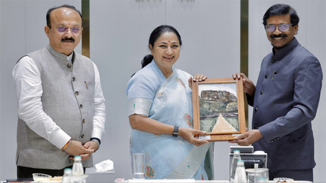 दिल्ली के विकास मॉडल से रूबरू हुआ श्रीलंका का प्रतिनिधिमंडल, CM रेखा गुप्ता ने साझा की सरकार की प्रमुख पहल