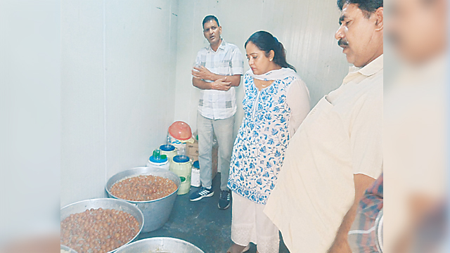 दिवाली से पहले इंद्री में फूड सेफ्टी विभाग की बड़ी कार्रवाई, रसूलपुर की फैक्टरी पर छापेमारी