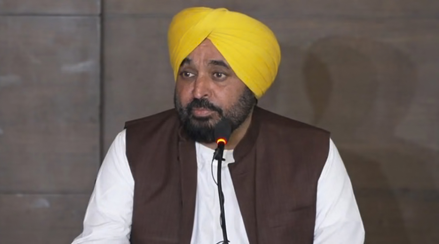 पेरिस से लौटते ही दिल्ली एयरपोर्ट पर 3 घंटे तक रोके गए CM भगवंत मान, लगा 50 हजार का जुर्माना