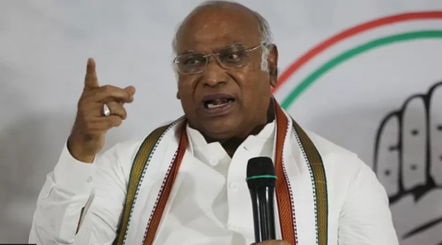 जीवन जीने का अधिकार भी खत्म करना चाहती है मोदी सरकार : मल्लिकार्जुन खरगे