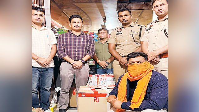 कैथल में अवैध पटाखों के भंडारण पर पुलिस की दो जगह रेड; 306 किलो पटाखे जब्त