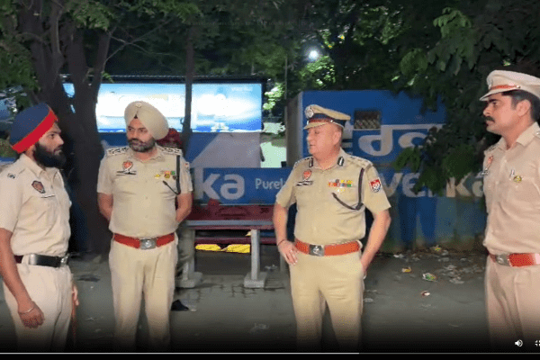 पुलिस कमिश्नर खुद सड़कों पर उतरे, जगह-जगह नाकेबंदी