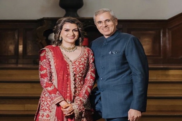 J&K: CM उमर अब्दुल्ला ने निधि राजदान से रचाई शादी, सोशल मीडिया पर साझा की पहली तस्वीर