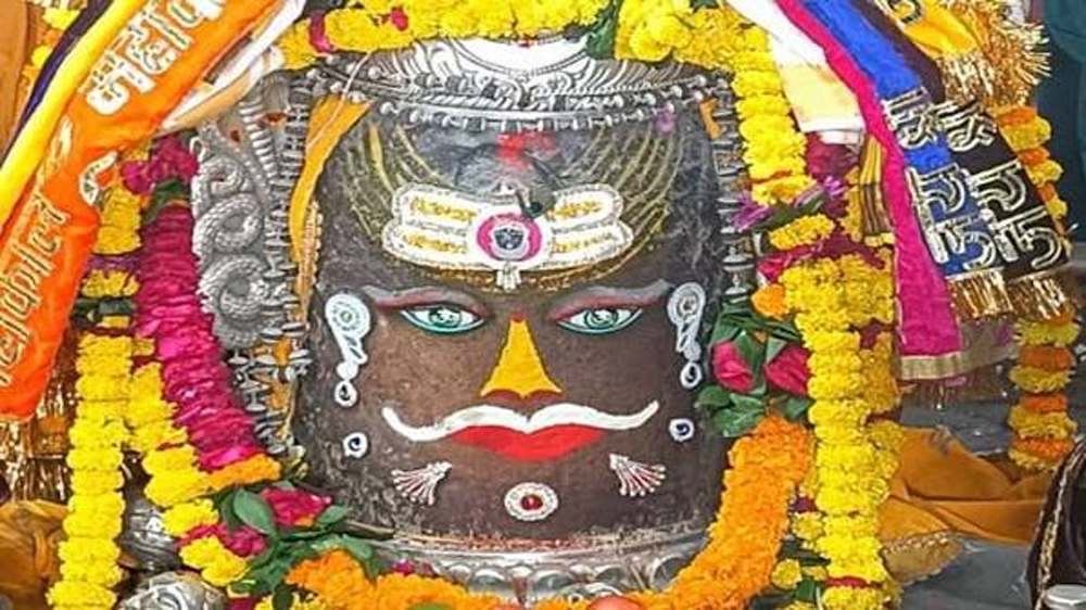 रजत मुकुट और रुद्राक्ष से सजे बाबा महाकाल, भस्म आरती में बड़ी संख्या में शामिल हुए श्रद्धालु
