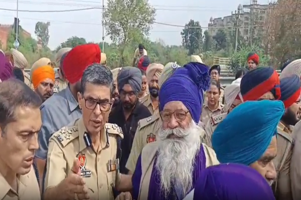 जालंधर: नेशनल हाईवे पर पुलिस ने प्रदर्शनकारियों को किया डिटेन, CP सतिंदर का आया बयान