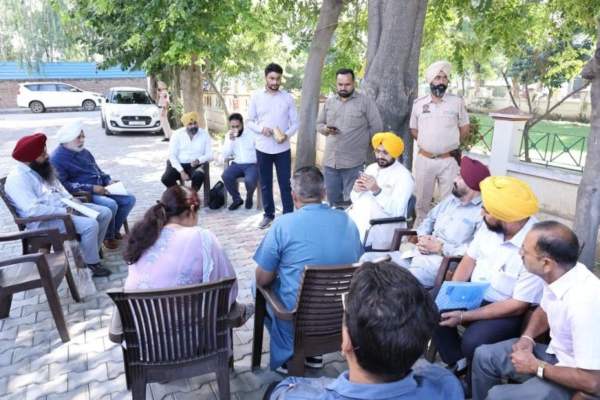 लुधियाना: कैबिनेट मंत्री तरुणप्रीत सिंह सौंद ने जनसभा के दौरान सुनीं लोगों की समस्याएं