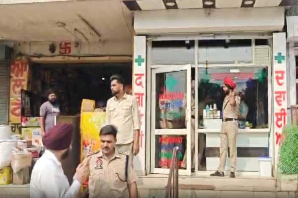 जालंधर में पुलिस और सेहत विभाग की संयुक्त कार्रवाई, 3 मेडिकल स्टोरों समेत दो पार्कों और नशा मुक्ति केंद्र में दबिश