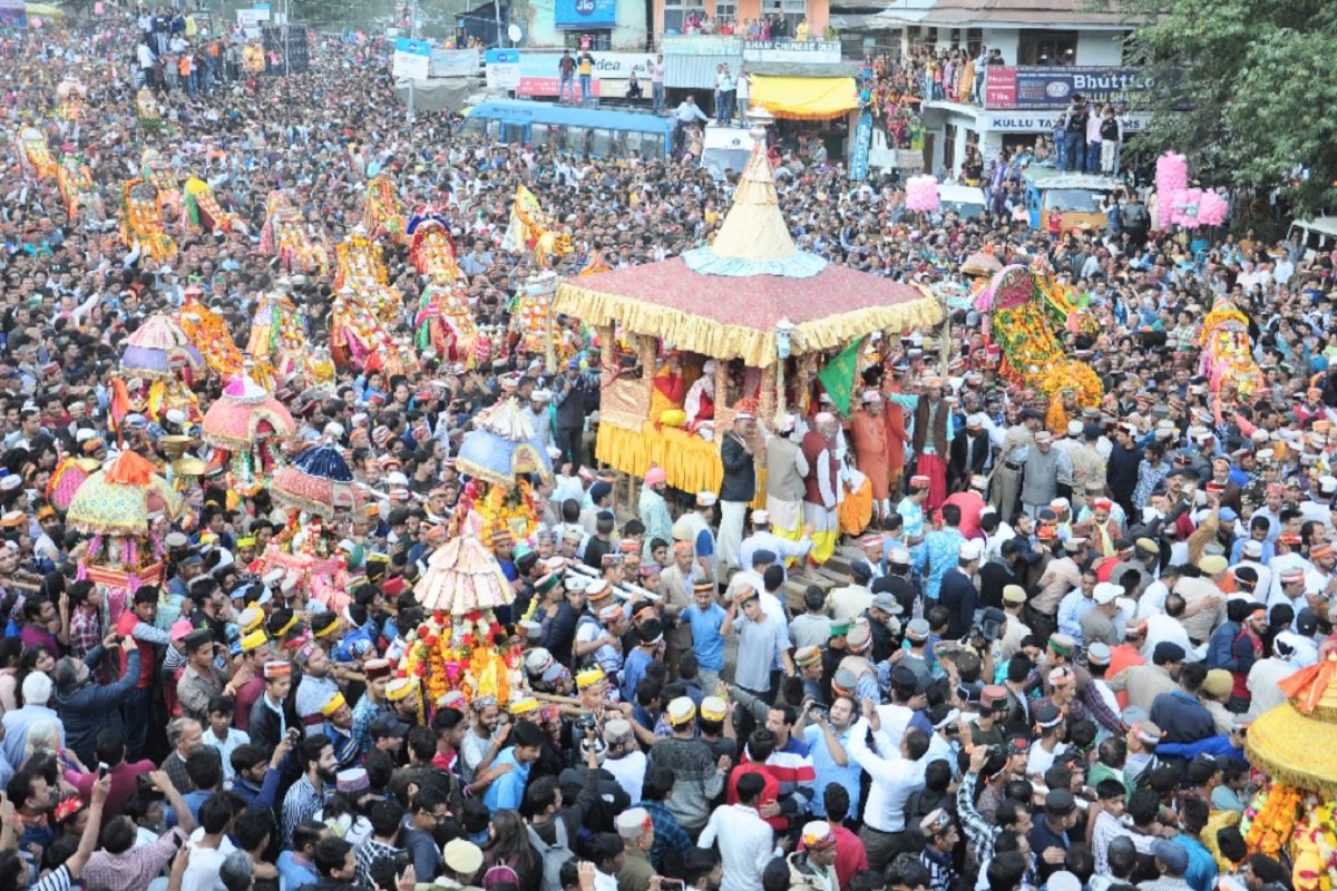 रथ मैदान में विदेशी कलाकारों ने किया प्रदर्शन, उप मुख्यमंत्री मुकेश अग्निहोत्री रहे मुख्यातिथि