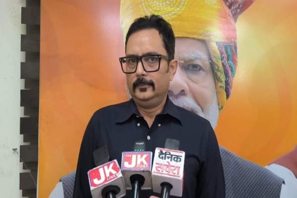 बीजेपी प्रवक्ता ने की कैबिनेट फेरबदल को लेकर नेशनल कॉन्फ्रेंस की आलोचना, परिवार की राजनीति का लगाया आरोप
