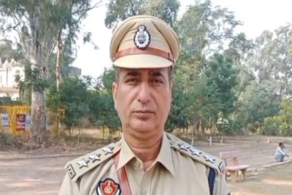 मोगा के गांव वैरोके में शहीद भगत सिंह की प्रतिमा से छेड़छाड़, रंग लगाकर किया अपमान