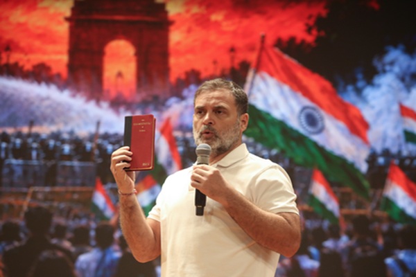 राहुल गांधी ने चुनाव आयोग के खिलाफ सुप्रीम कोर्ट में दाखिल की याचिका, मंगलवार को सुनवाई संभव
