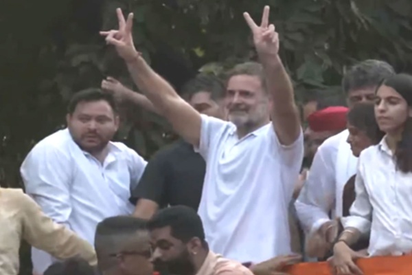 किरेन रिजिजू ने कांग्रेस पर साधा निशाना, बोले- संवैधानिक अधिकारियों का गलत इस्तेमाल करना निंदनीय