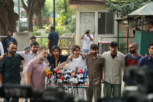 ‘प्रधानमंत्री से लेकर सिपाही तक को दिलाएंगे सजा’, राहुल गांधी ने प्रेस कॉन्फ्रेंस में दी चेतावनी
