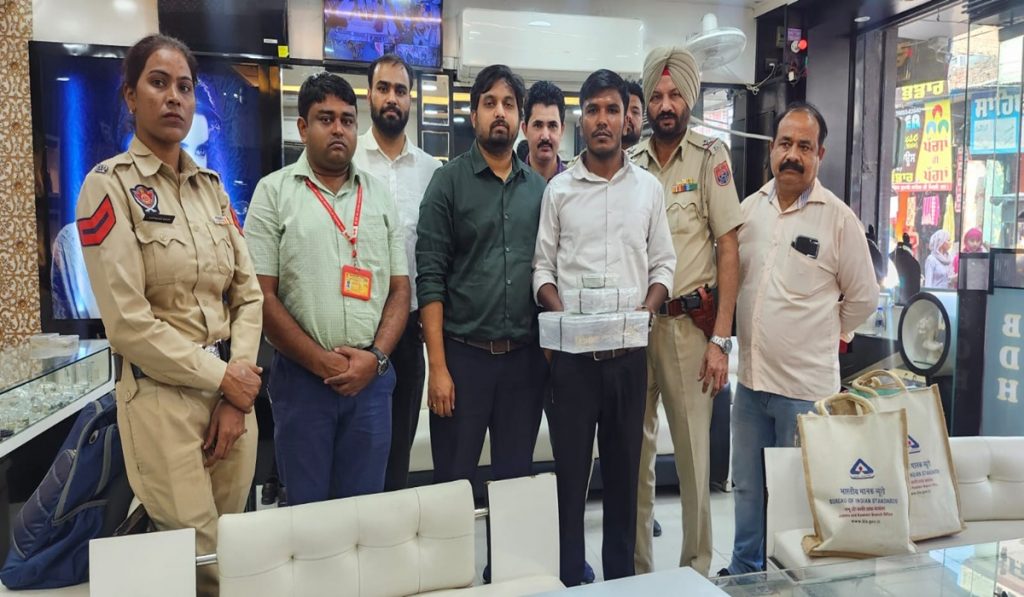 अमृतसर में BIS की कार्रवाई, हॉलमार्किंग नियमों के उल्लंघन पर 95 सोने के गहने जब्त