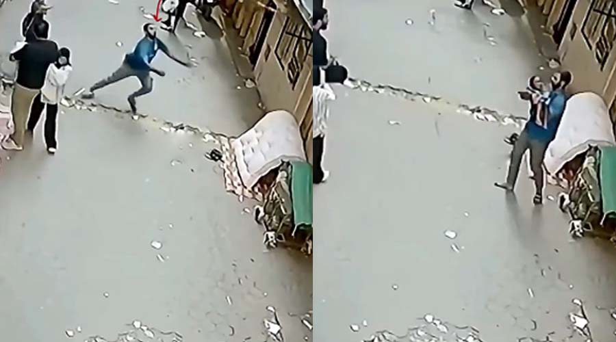 Viral Video: दूसरी मंजिल से गिरते बच्चे को दुकानदार ने बचाया, वायरल हुआ दिल दहला देने वाला वीडियो