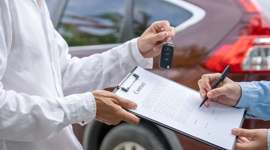 बॉस हो तो ऐसा…कर्मचारियों को दे डाली लाखों की BMW, हर तरफ हो रही चर्चा